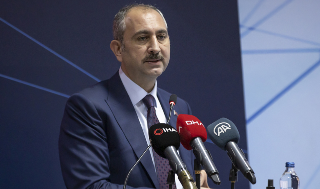 Adalet Bakanı Abdülhamit Gül istifa etti yerine Bekir Bozdağ geldi 