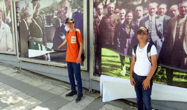 Avcılar'da Atatürk posterlerine saldırı: 2 genç engelledi