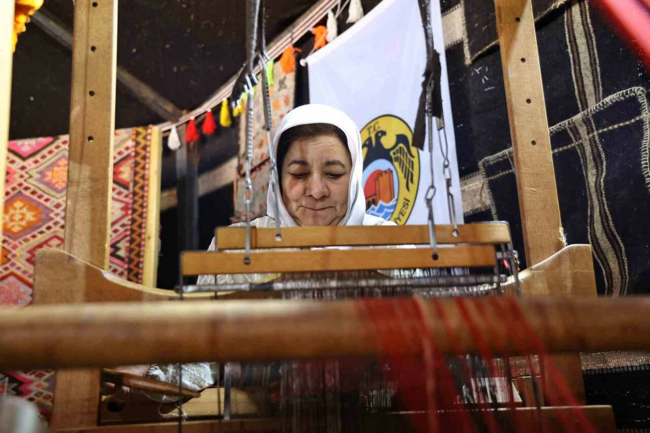 Antalya Büyükşehir Belediyesi tarafından düzenlenen 4. Uluslararası Antalya Yörük Türkmen