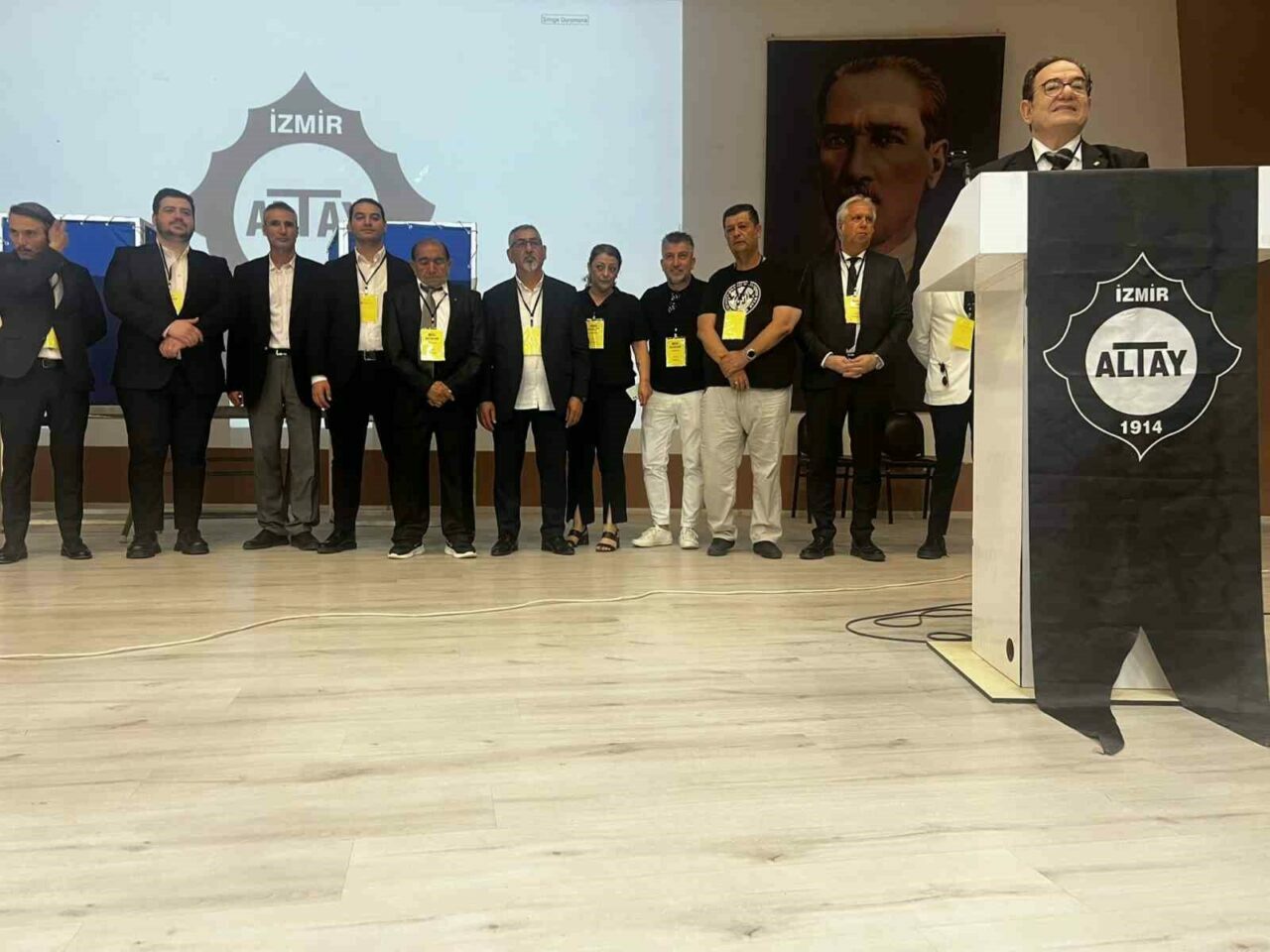 İzmir’in köklü kulüplerinden Altay’da başkan olan Prof. Dr. Yüksel Gürüz’ün