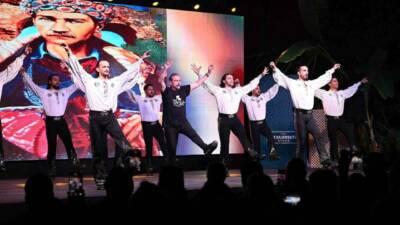 Kuşadası’nın simge yapılarından Tarihi Kervansaray’da, yaz sezonu boyunca sanatseverlerle buluşacak