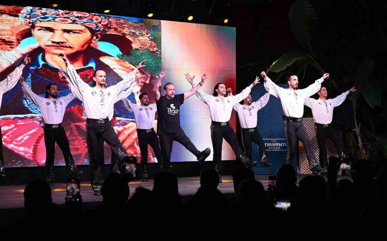 Kuşadası’nın simge yapılarından Tarihi Kervansaray’da, yaz sezonu boyunca sanatseverlerle buluşacak