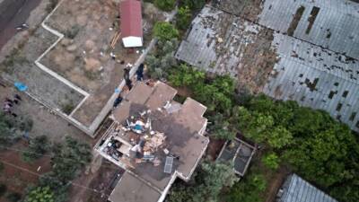 ANTALYA (AA) – Antalya’nın Gazipaşa ilçesinde etkili olan hortum nedeniyle