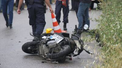 ANTALYA (AA) – Antalya’nın Serik ilçesinde otomobille çarpışan motosikletin sürücüsü