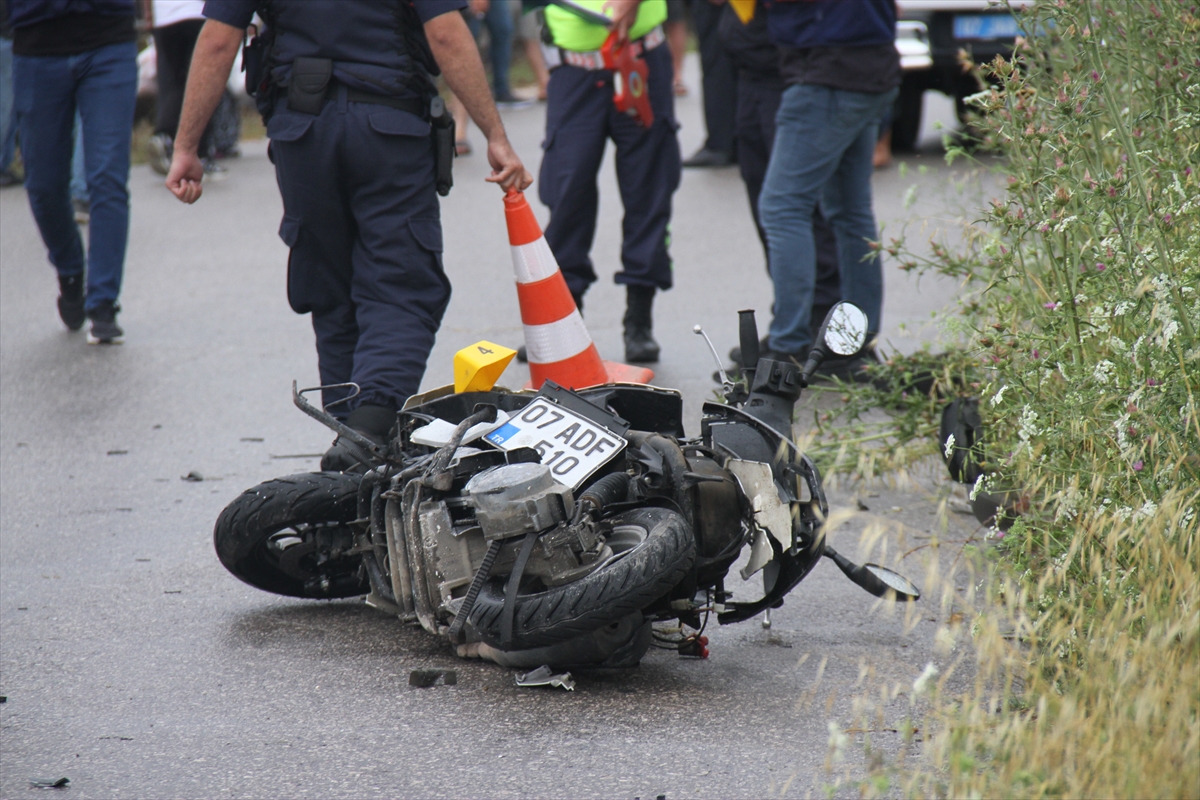 ANTALYA (AA) – Antalya’nın Serik ilçesinde otomobille çarpışan motosikletin sürücüsü