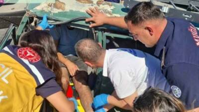 Muğla’nın Ortaca ilçesinde meydana gelen trafik kazasında araç içinde sıkışan