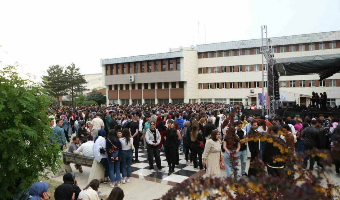 Atatürk Üniversitesi, 2025 Bahar Şenliği kapsamında düzenlediği birbirinden renkli etkinliklerle