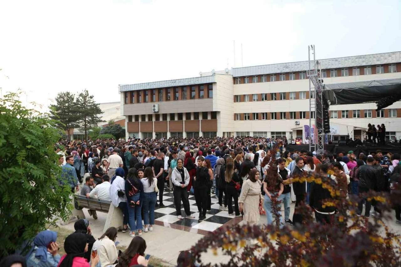 Atatürk Üniversitesi, 2025 Bahar Şenliği kapsamında düzenlediği birbirinden renkli etkinliklerle