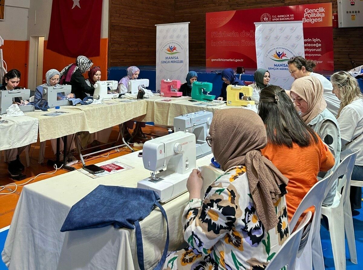 Manisa Gençlik Spor İl Müdürlüğü 75. Yıl Gençlik Merkezi bünyesinde