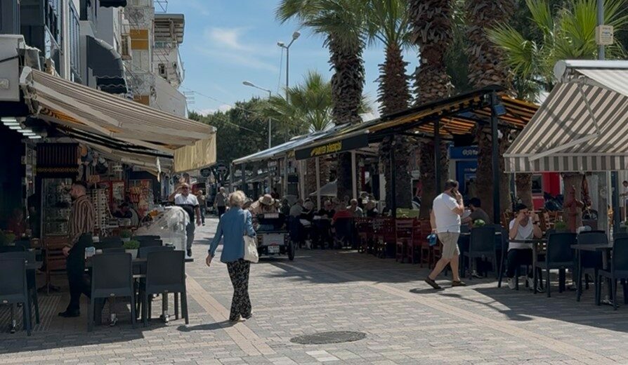 Balıkesir’e bağlı Avşa Adası’nda Kurban Bayramı öncesinde yoğunluk arttı. Tatilcilerin