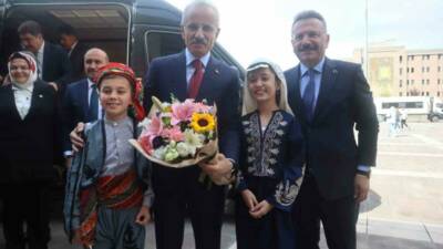 Ulaştırma ve Altyapı Bakanı Abdülkadir Uraloğlu, Eskişehir’de gerçekleştirdiği bir dizi