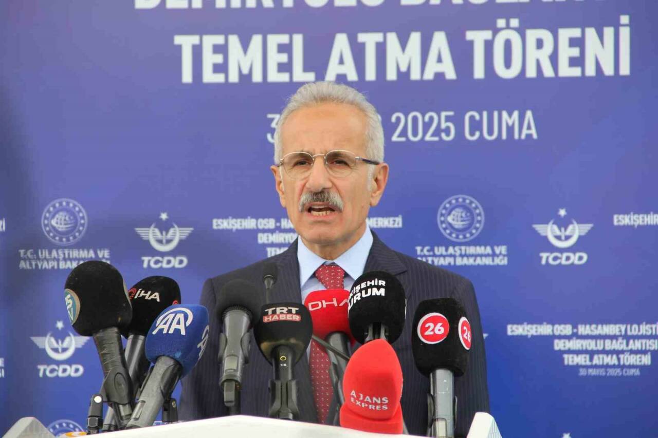 Eskişehir’de Hasanbey Lojistik Merkezi Demiryolu Bağlantısı Temel Atma Töreni’nde konuşan