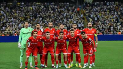 Balıkesir’de futbolseverler büyük hüsran yaşadı. Balıkesir’in 3 takımı play-off heyecanı