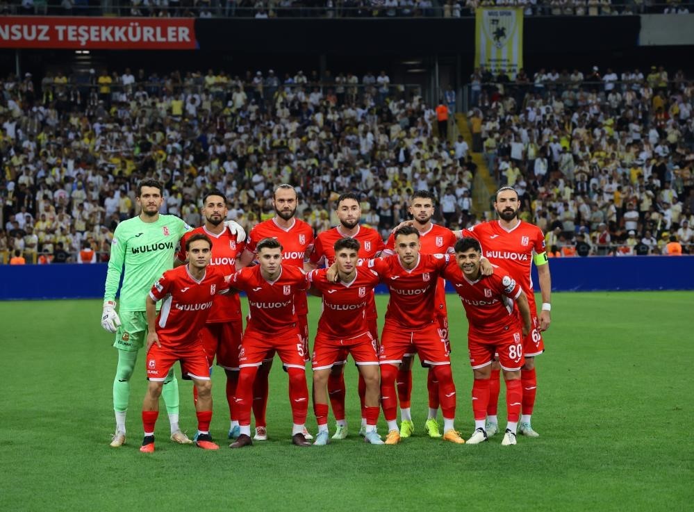 Balıkesir’de futbolseverler büyük hüsran yaşadı. Balıkesir’in 3 takımı play-off heyecanı