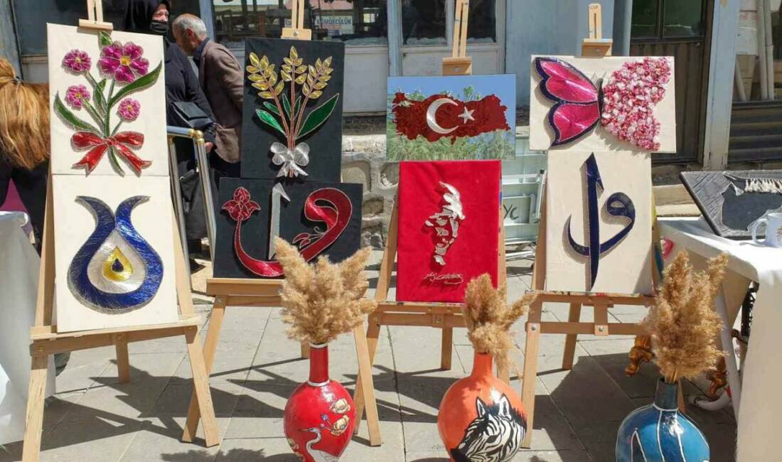 Van’ın Başkale ilçesinde ADEM kursiyerlerinin ürettiği ürünlerin yılsonu sergisi açıldı.