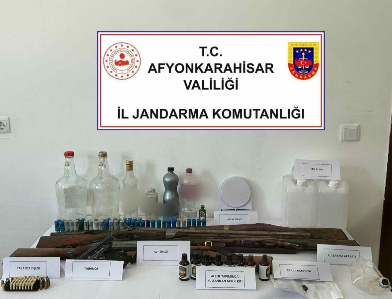 Afyonkarahisar İl Jandarma Komutanlığı ekipleri Başmakçı ilçesine bağlı Akkoyunlu köyünde