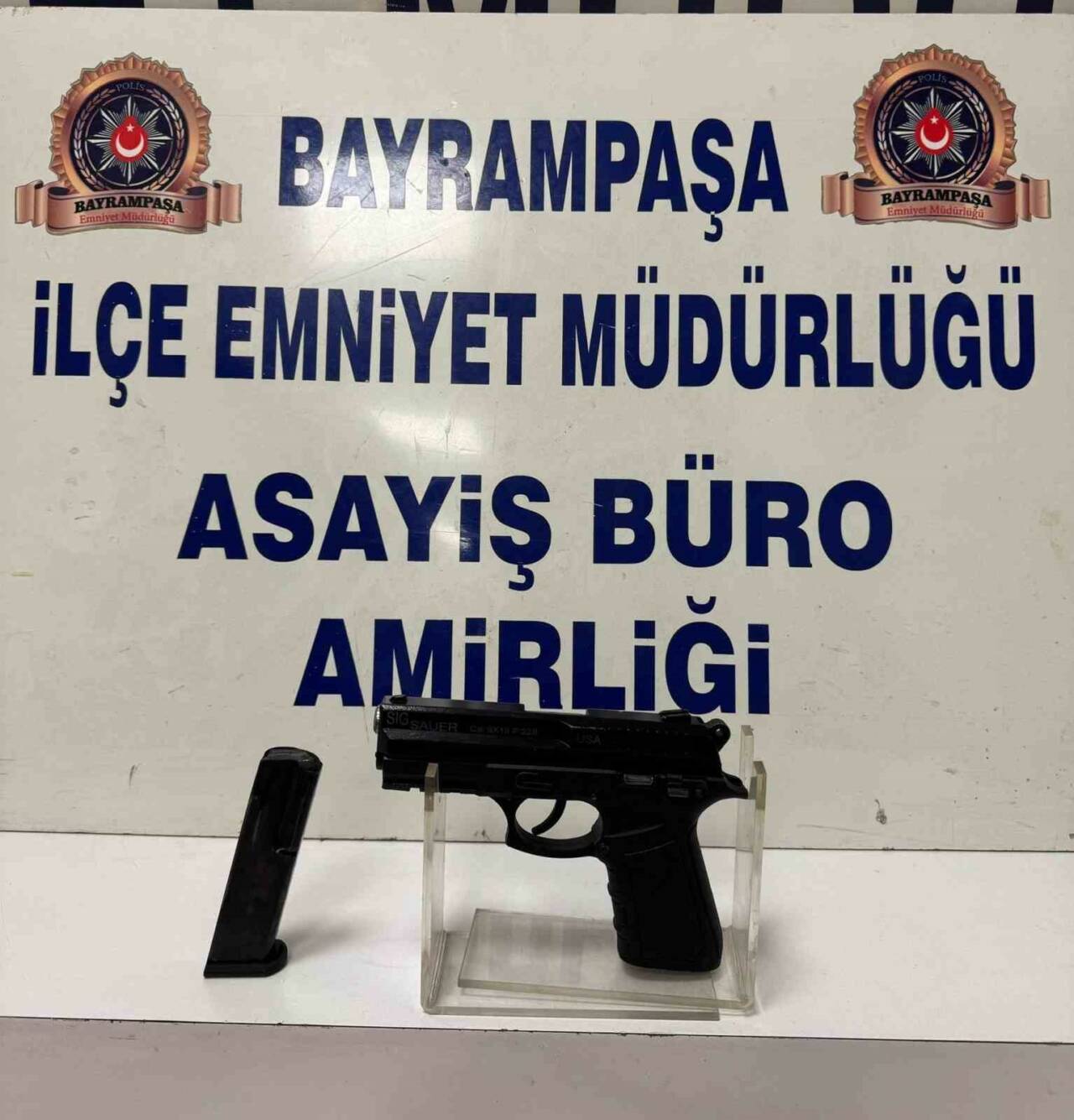 Bayrampaşa’da bir kişi, sosyal medyadan tanıştığı iki kadını silahıyla darbederek