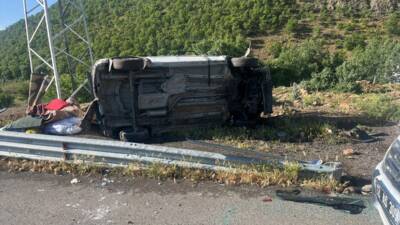 BİNGÖL (AA) – Bingöl’de, takla atan hafif ticari araçtaki 1’i