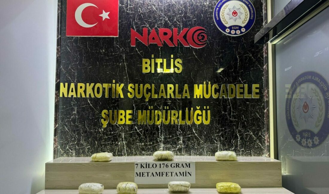 Bitlis Emniyet Müdürlüğünce yapılan çalışmada, bir araçta zulalanmış 7 kilo
