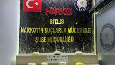 Bitlis Emniyet Müdürlüğünce yapılan çalışmada, bir araçta zulalanmış 7 kilo