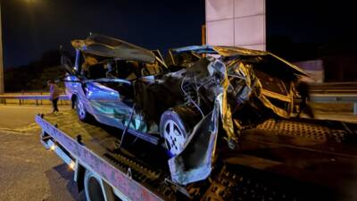 BURSA (AA) – Bursa’nın Nilüfer ilçesinde tıra arkadan çarpan otomobilin