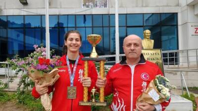 Artvin’de çay bahçesinde çalışıp, antrenman yapan Hopalı Nisagül Büyük, Avrupa