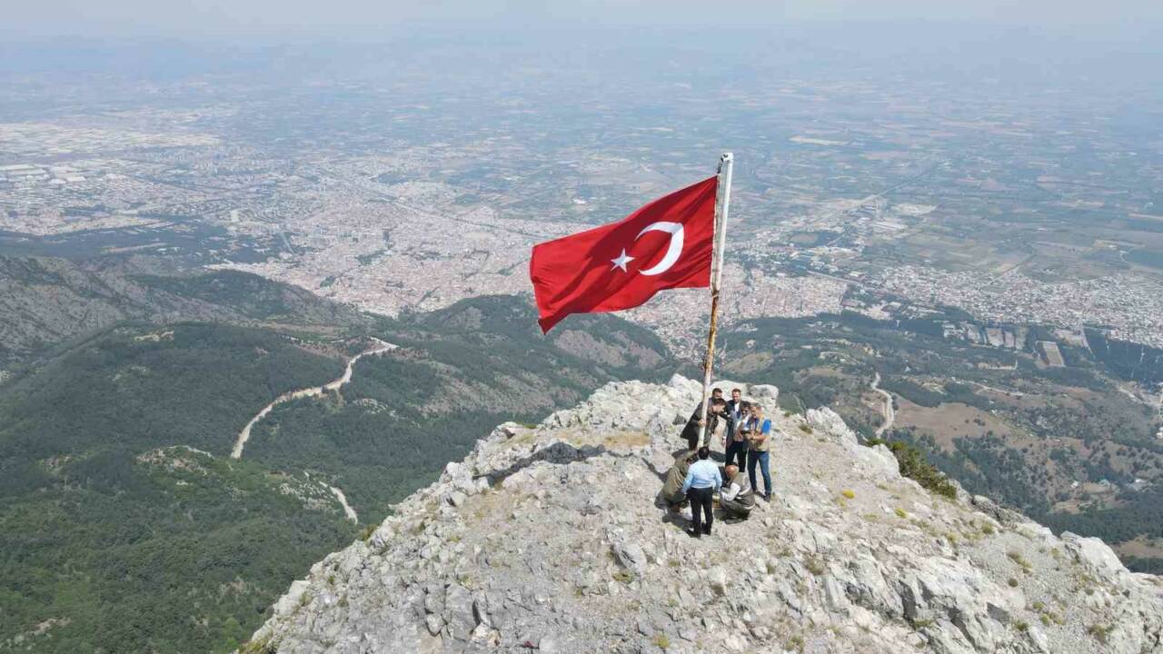Türkiye Çevre Haftası etkinlikleri, Manisa’da Spil Dağı zirvesindeki Turan Bayraktepe’de