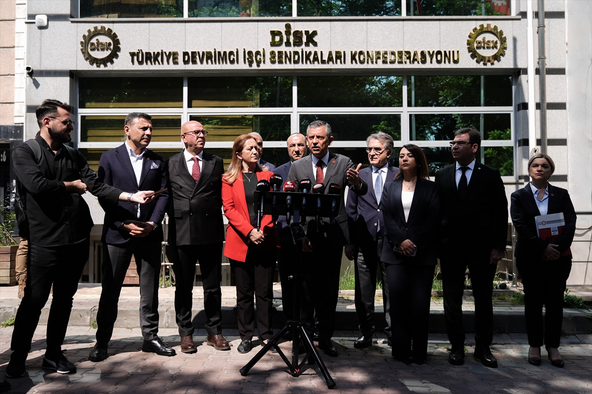 - "Mutlaka asgari ücrete bir düzenleme, bir enflasyon ara zammı
