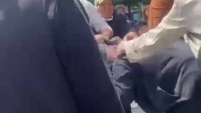 Bursa’da bir ilkokulda okuma bayramı etkinliği sırasında veliler arasında çıkan