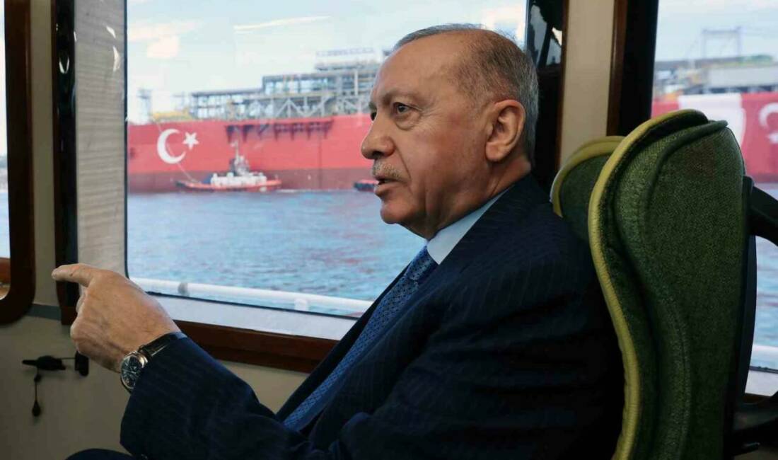 Cumhurbaşkanı Recep Tayyip Erdoğan, bugün İstanbul Boğazı’ndan geçerek Karadeniz’e giden