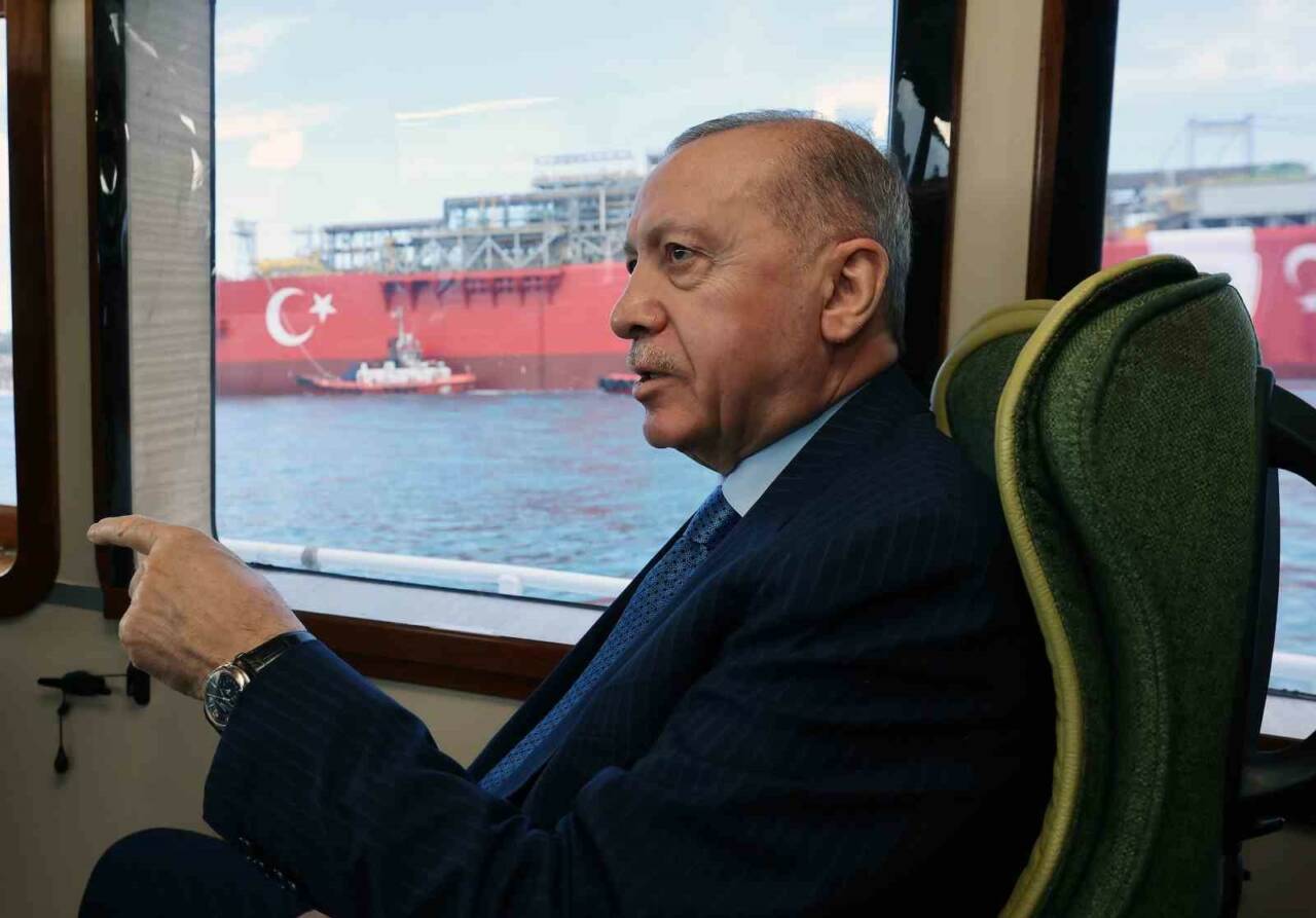 Cumhurbaşkanı Recep Tayyip Erdoğan, bugün İstanbul Boğazı’ndan geçerek Karadeniz’e giden