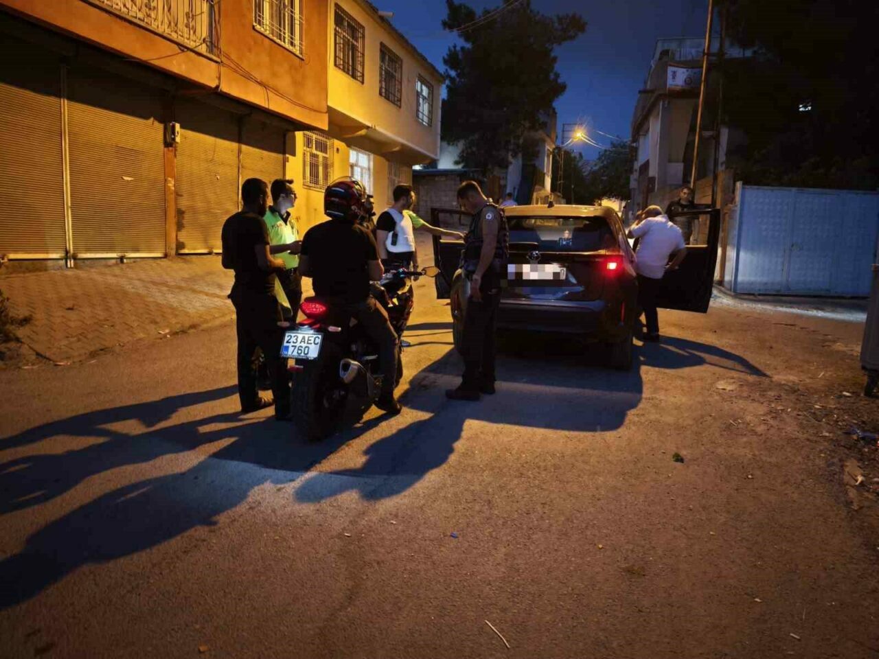 Diyarbakır’ın Ergani ilçesinde düzenlenen ’Narko hançer’ uygulamasında muhtelif miktar ve