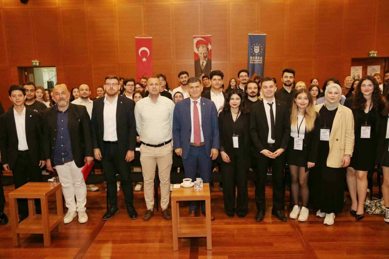 Bursa Büyükşehir Belediyesi Genel Sekreteri Doç. Dr. Ergül Halisçelik, AIESEC