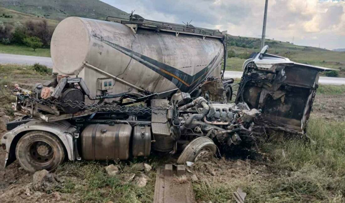 Malatya’nın Doğanşehir ilçesinde kontrolden çıkan tanker, yoldan çıkarak tarlaya devrildi.
