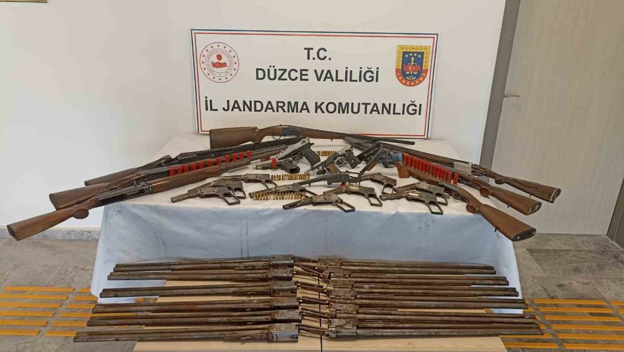 Düzce Cumhuriyet Başsavcılığı koordinesinde jandarma ekipleri tarafından kaçak silah imalathanesine