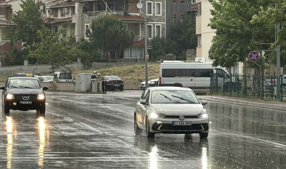 EDİRNE (AA) – Edirne’de sağanak yaşamı olumsuz etkiledi. Kentte çiseleme
