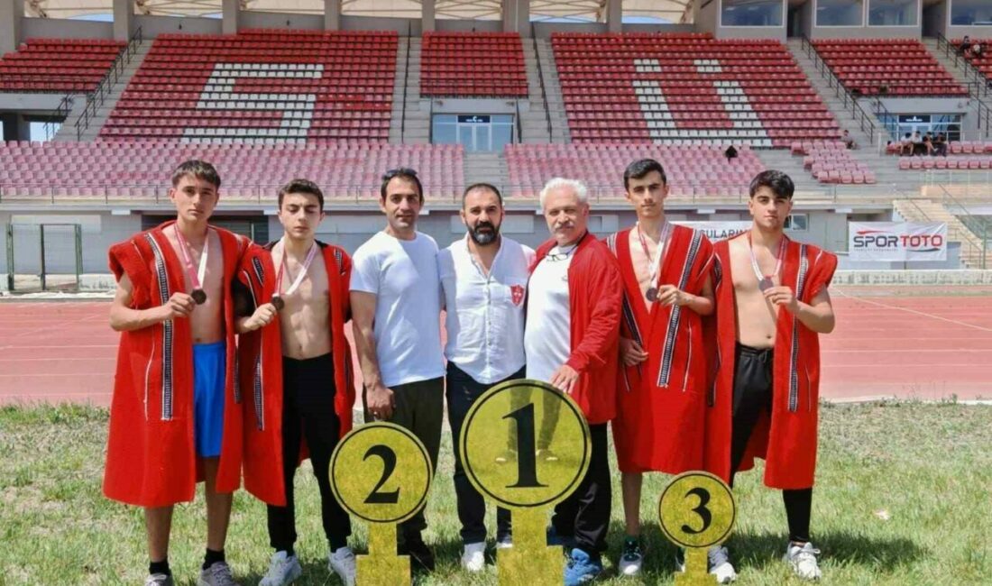 Aksaray’da düzenlenen Okul Sporları Gençler ABA Karakucak Güreş Türkiye Şampiyonasında