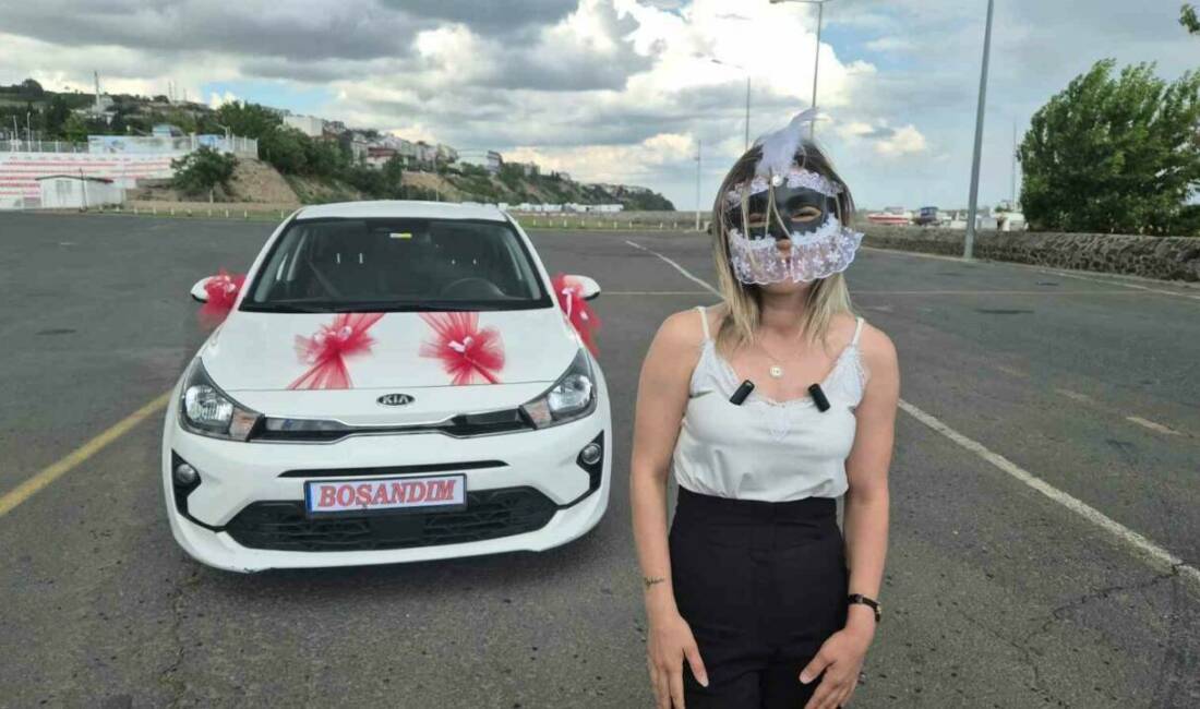 Tekirdağ’ın Süleymanpaşa ilçesinde eşinden boşanan bir kadın, yüzünü maske ile