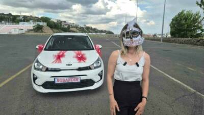 Tekirdağ’ın Süleymanpaşa ilçesinde eşinden boşanan bir kadın, yüzünü maske ile