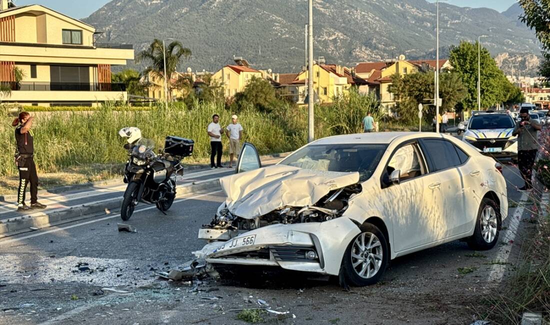 MUĞLA (AA) – Muğla’nın Fethiye ilçesinde iki otomobilin çarpışması sonucu