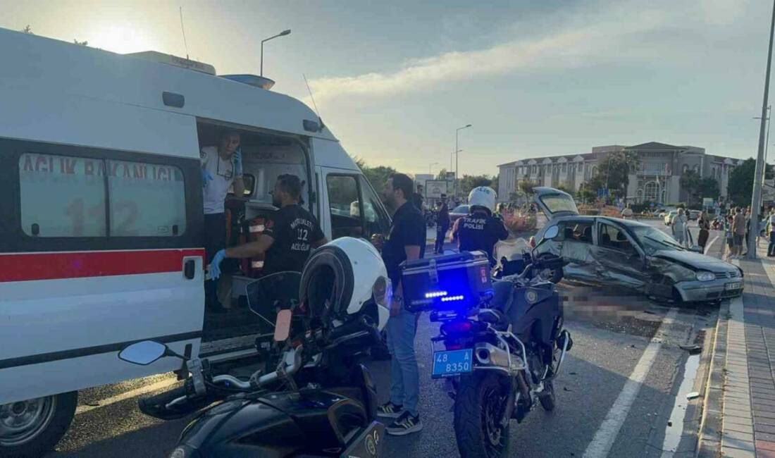 Muğla’nın Fethiye ilçesinde iki otomobilin çarpışması sonucu meydana gelen trafik