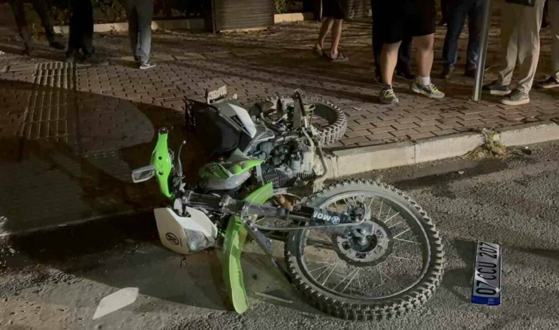Antalya’nın Gazipaşa ilçesinde meydana gelen trafik kazasında bir otomobilin motosiklete