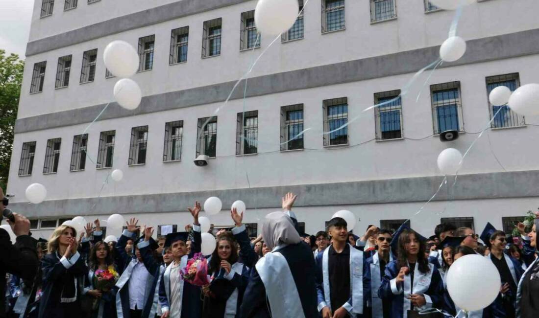 Erzurum’un Yakutiye ilçesindeki Gazi Ahmet Muhtar Paşa Ortaokulu’nda (GAMPO) mezun