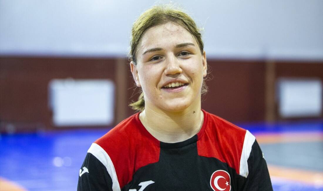 - Kadın Güreş Milli Takımı sporcuları Elmira Yasin, Beyza Nur