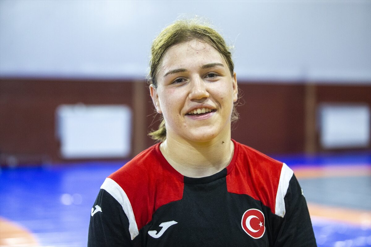 - Kadın Güreş Milli Takımı sporcuları Elmira Yasin, Beyza Nur