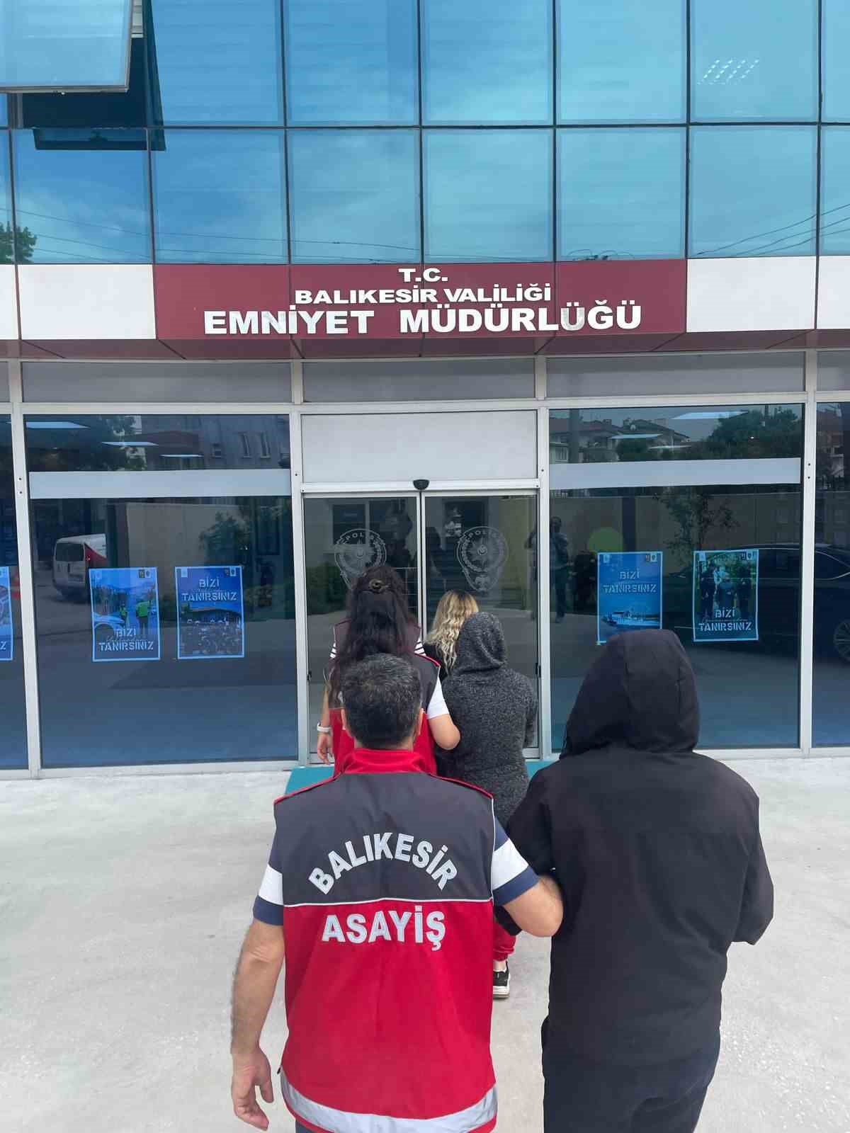 Balıkesir’de polis ekipleri aranan suçlulara yönelik gerçekleştirdiği denetimde 30 hapis