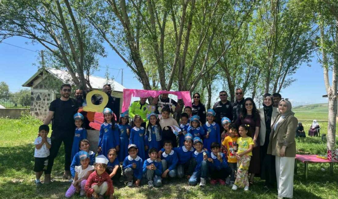 Erzurum’un Hınıs ilçesine bağlı Şahabettin İlkokulu öğretmenleri ve öğrencileri tarafından