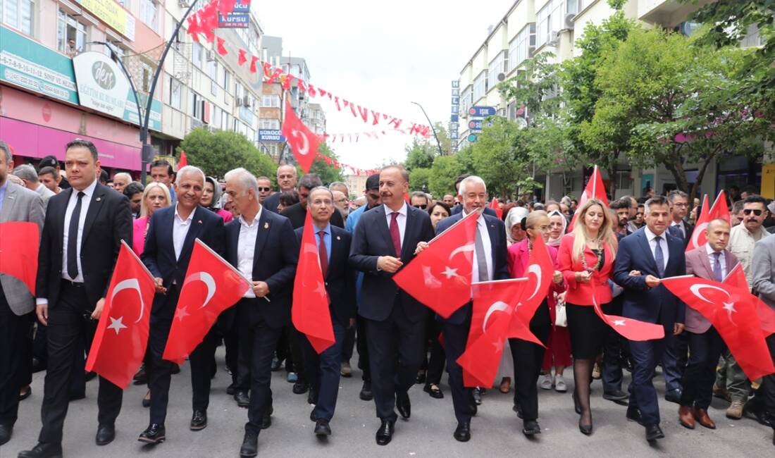 ISPARTA (AA) – Isparta’da düzenlenen 2025 Uluslararası Gül Festivali’nin açılışı