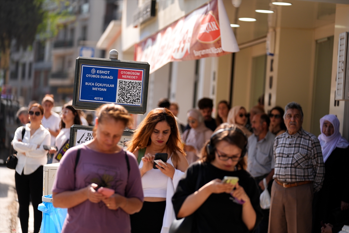 İZMİR (AA) – İzmir Büyükşehir Belediyesine bağlı iştiraklerde çalışan işçilerin