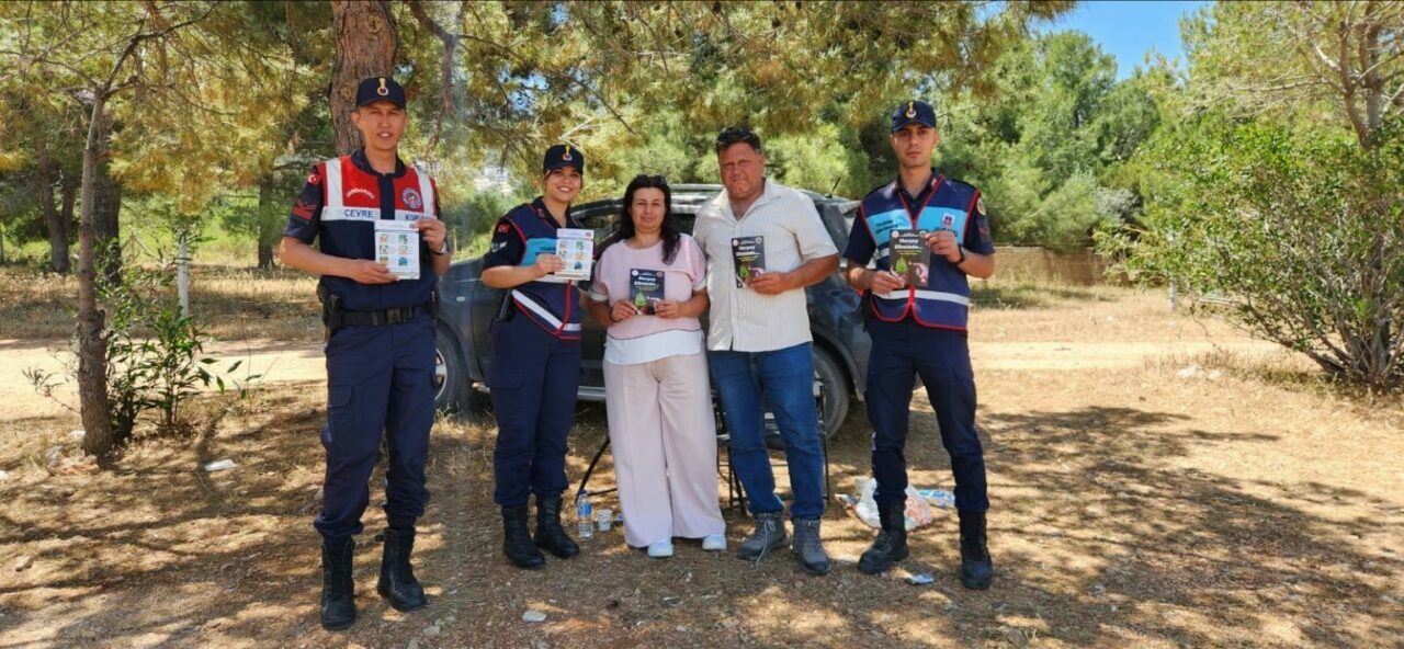 Aydın’ın Didim ilçesinde uygulama gerçekleştiren jandarma ekipleri orman yangınlarına dikkat